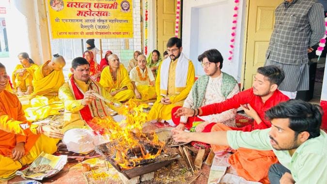 Upanayan Sanskar of students performed on Vasant Panchami in Shri Ekarsanand Ashram