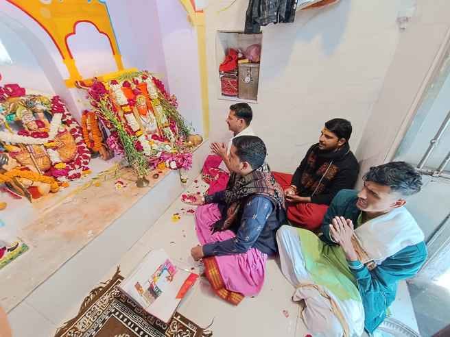 Ujjain News Vasant Panchami Utsav students recited verses of Bhagavat Gita at Mahakaleshwar Temple