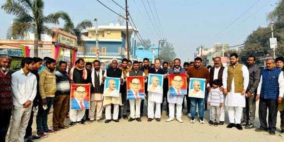 Congressmen raised slogans of Jai Bapu, Jai Bhim, Jai Constitution