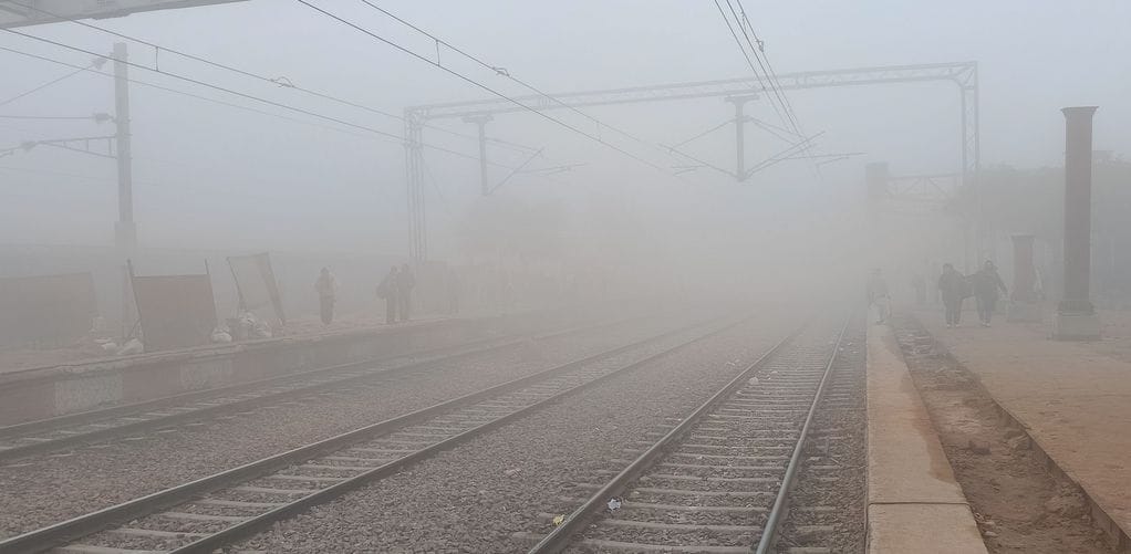 Fog spoiled the schedule of trains, reached Patalkot late by five and a half hours