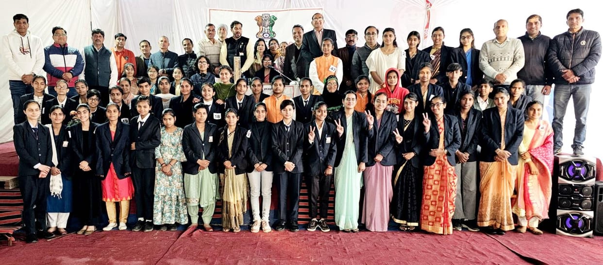 The opposition surrounded the government on many issues and also affected the proceedings of the Parliament.