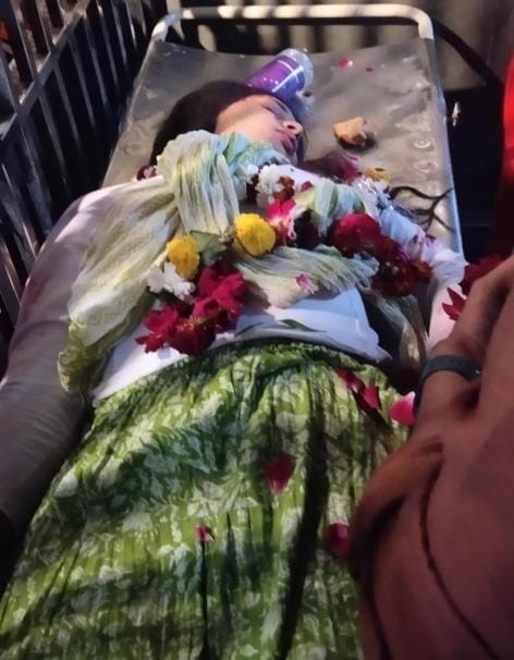 Devotee girl faints in Thakur Banke Bihari temple