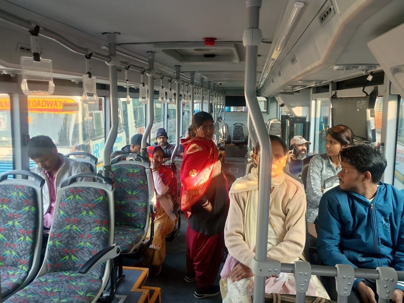 Investigation: Passengers started keeping distance from e-bus due to high fare and lack of time