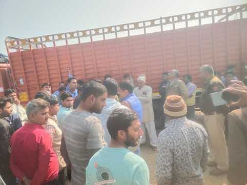 Allegation of using inferior material in road construction, jammed in protest