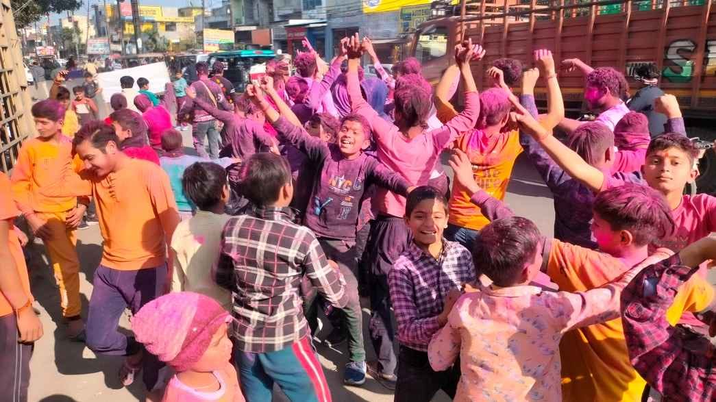 Procession of Mother Saraswati was taken out
