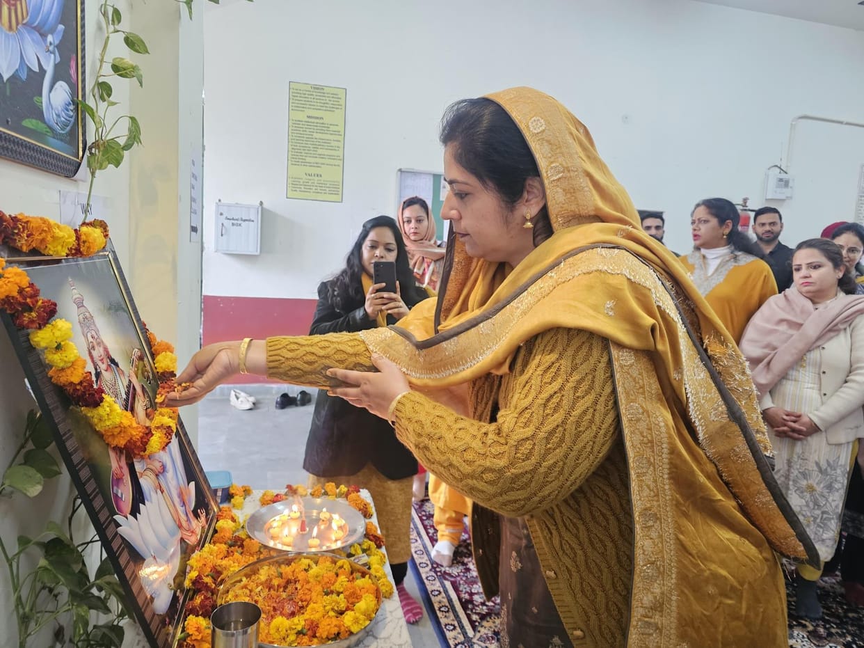 Basant Panchmi Celebrate in Womens Degree College