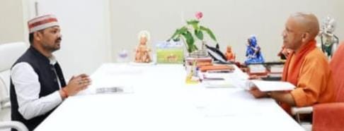 District Panchayat president met Chief Minister Yogi, political atmosphere heated up again