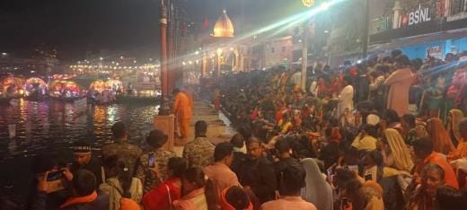 Two lakh devotees took a dip in Mandakini