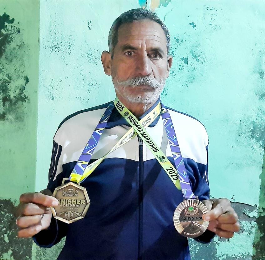 75 year old Ramswaroop Kukna won bronze medal in marathon