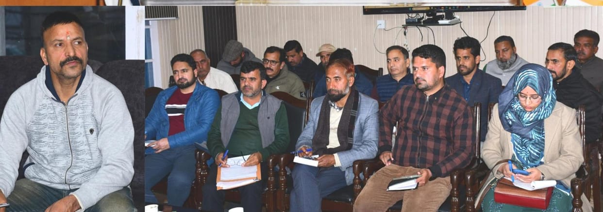 Officers should dispose of applications on time: DC