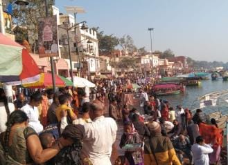 More than two lakh devotees took a dip in Mandakini