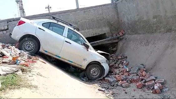 Car fell into Rajwaha closed on Hansi Road, could not be identified