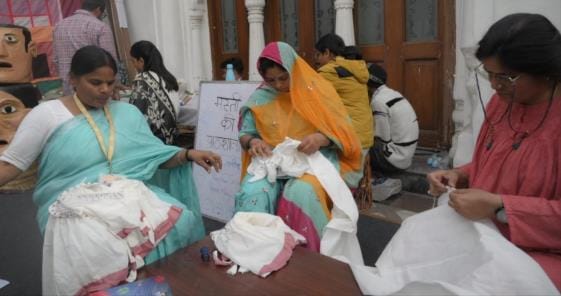 The festival said goodbye after introducing us to Lucknowi heritage and art.