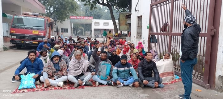Sanitation system collapsed due to strike of cleaning workers, today corporation gate will be locked