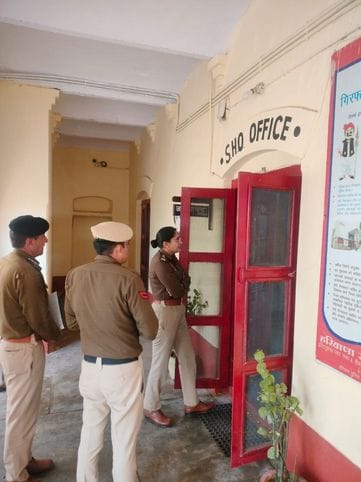 SP inspected Satnali police station, checked the register