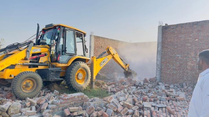 The administration freed 25 bighas of land worth Rs 1.06 crore from encroachment.