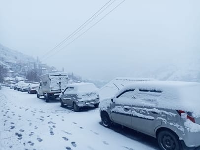 People hiding in their homes amid severe cold