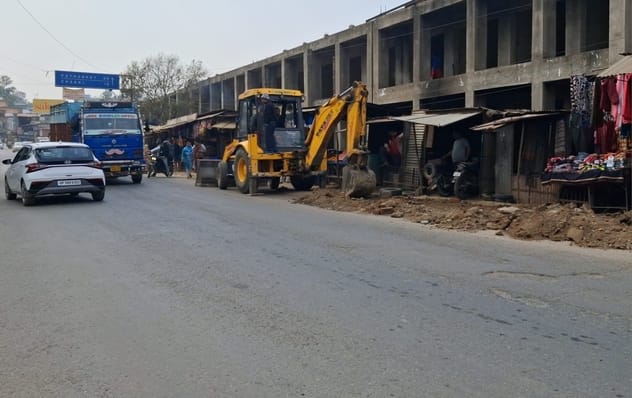 Shopkeepers woke up after the action, removed goods from roadside