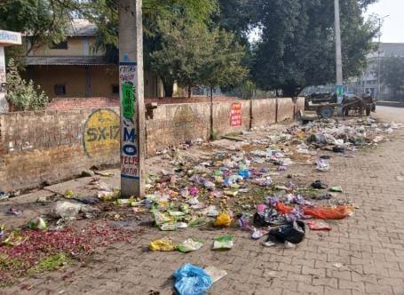 Disorder: Piles of garbage in Ratia