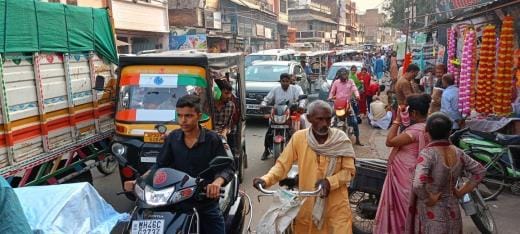 Policemen were not seen on fair duty, there was jam at many places