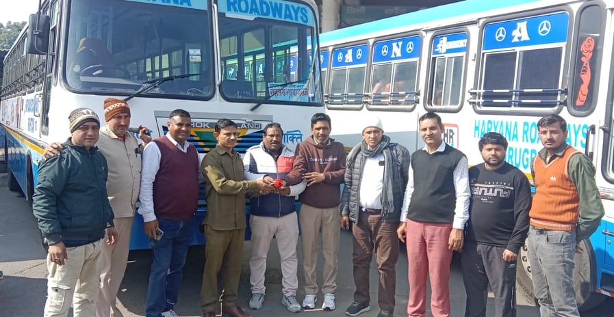 Roadways bus left for Prayagraj with three passengers from the depot