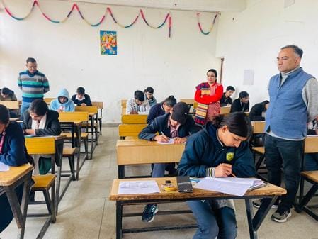 881 students appeared in Super 100 exam in Rohtak district