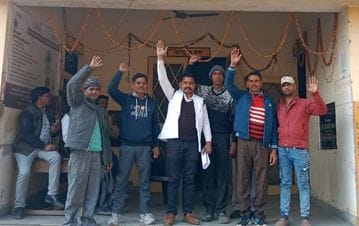 900 contract workers left for Lucknow, power system handed over to 100 workers