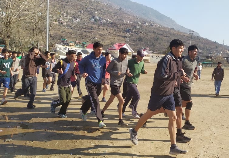 Youths are sweating to join the police.