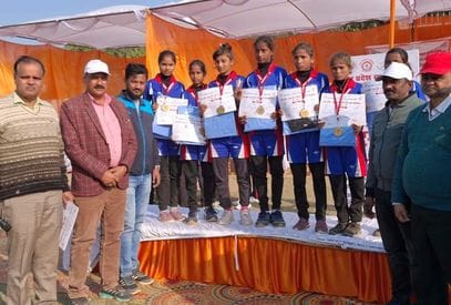 Kadarwadi girls won silver in volleyball