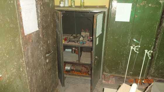 Laboratory is in bad shape, half-finished equipment gathering dust