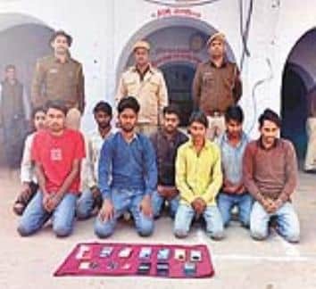 पुलिस की गिरफ्त में साइबर ठग गिरफ्तार