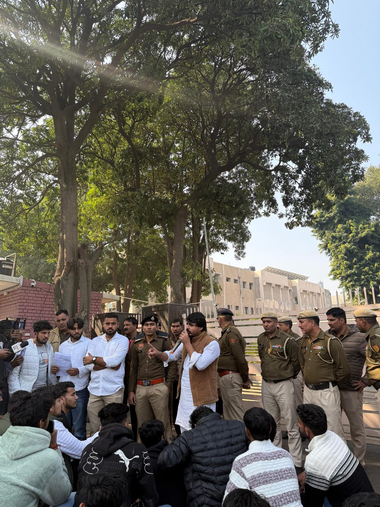 KSO demonstrated in GJU demanding restoration of student elections and abolition of odd-even semester.