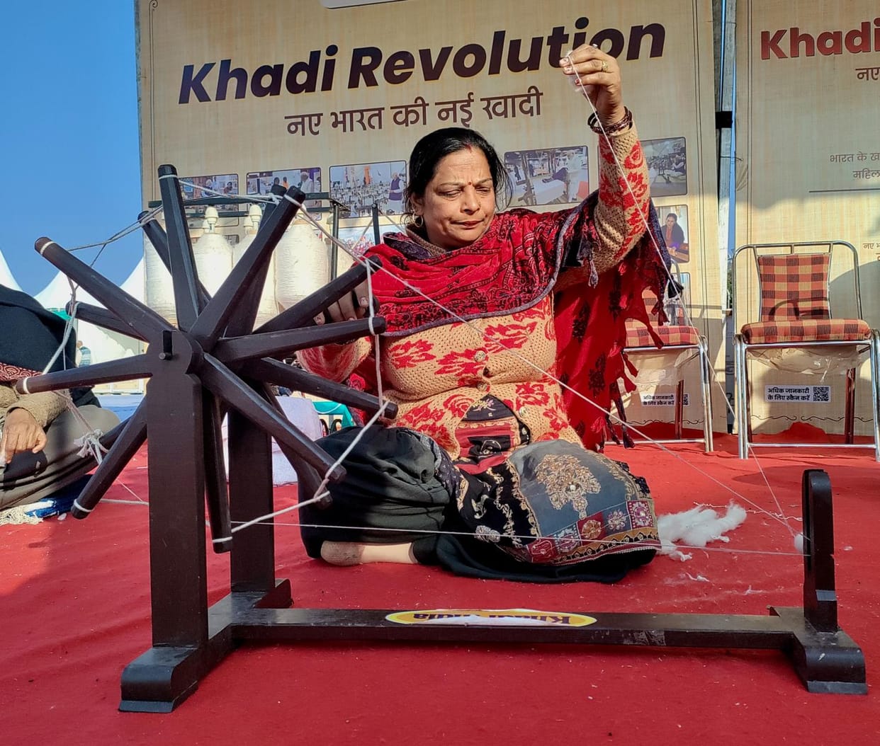 After increasing winter, buyers increased in Khadi exhibition of Shalimar Ground
