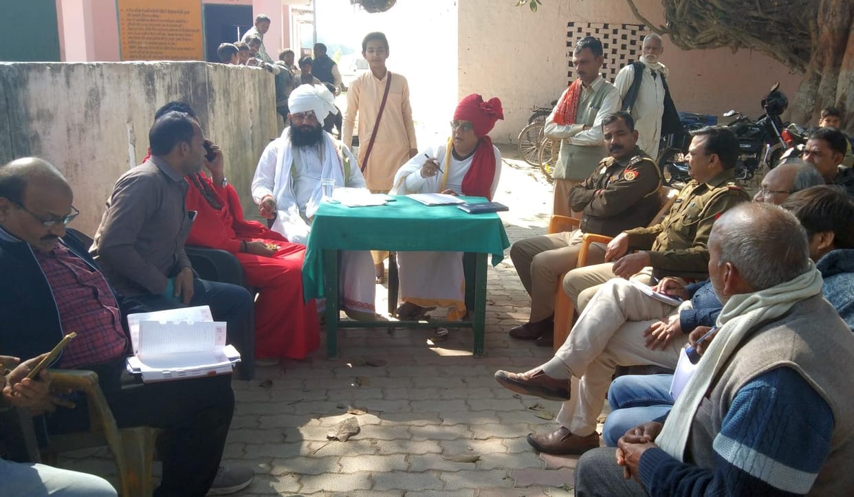 Saints showed officers the poor condition of parikrama path