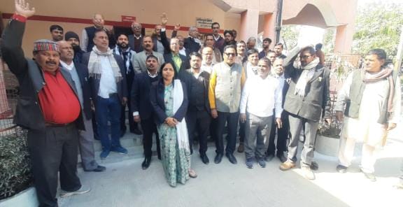 Tehsil complex echoed with slogans, work stopped
