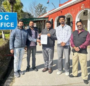 Demand for ban on Chinese door, memorandum submitted