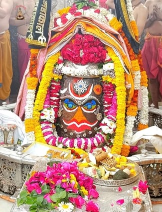 Women have to wear veil during Bhasma Aarti, know the reason for this