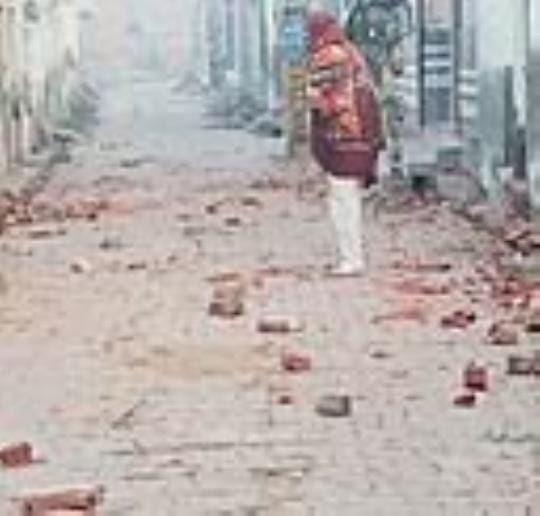 Bricks pelted fiercely between two parties in Bhattukalan, case registered against 22 people