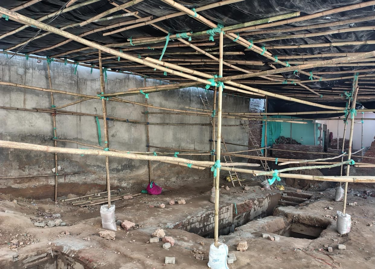 The work of putting a shed on the stepwell is complete