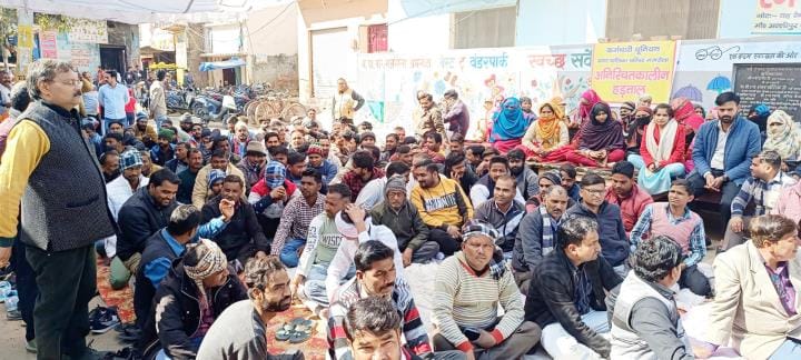 Many organizations came in support of the contract workers of the municipality who were on strike