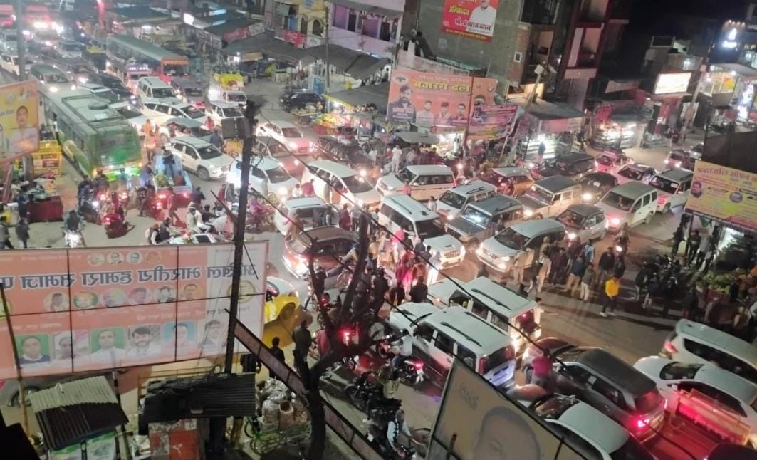 Kurebhar: Long traffic jam from morning till night