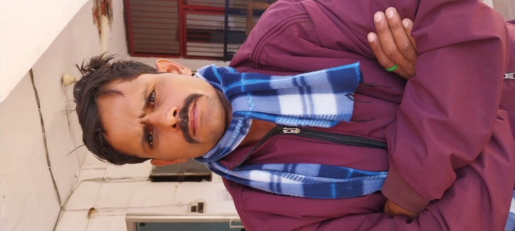 75 thousand rupees and a bike were looted from the manager of a finance company