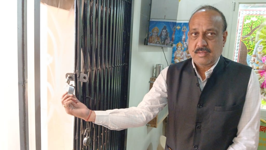Cash theft by breaking two donation boxes in Shiva temple located in grain market
