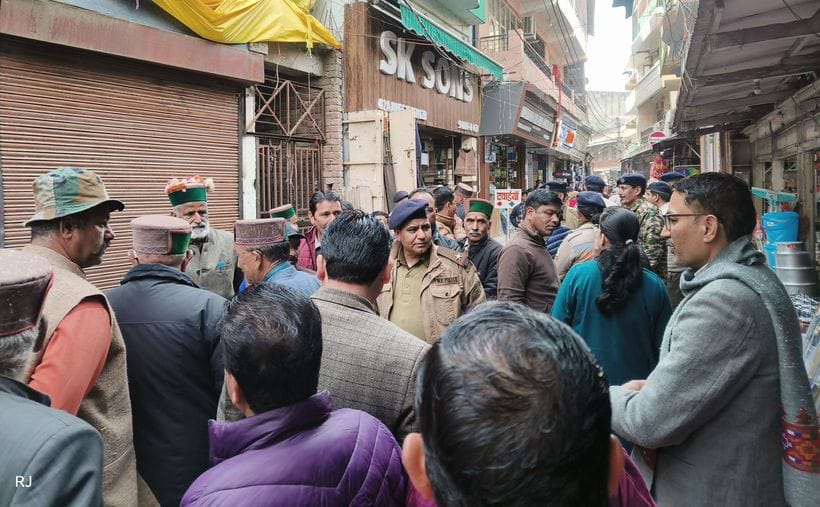 Illegal occupation in Rampur, action led by Tehsildar Rampur, Bhimakali Temple Trust took action