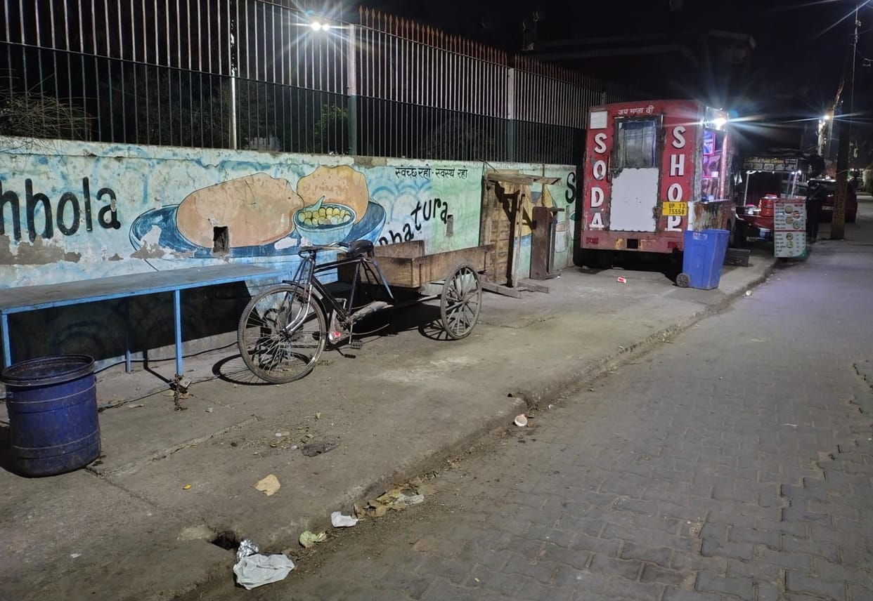 There is no space in the vending zone, then shops are on the streets