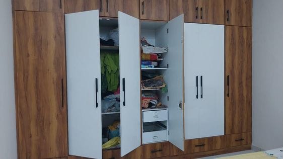 Broke the lock of the house, stole jewellery, Rs 13 lakh and licensed revolver