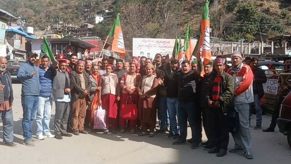 Celebration on BJP's victory in Delhi, celebrations in Rampur, Nirmand, Kinnaur and Theog.