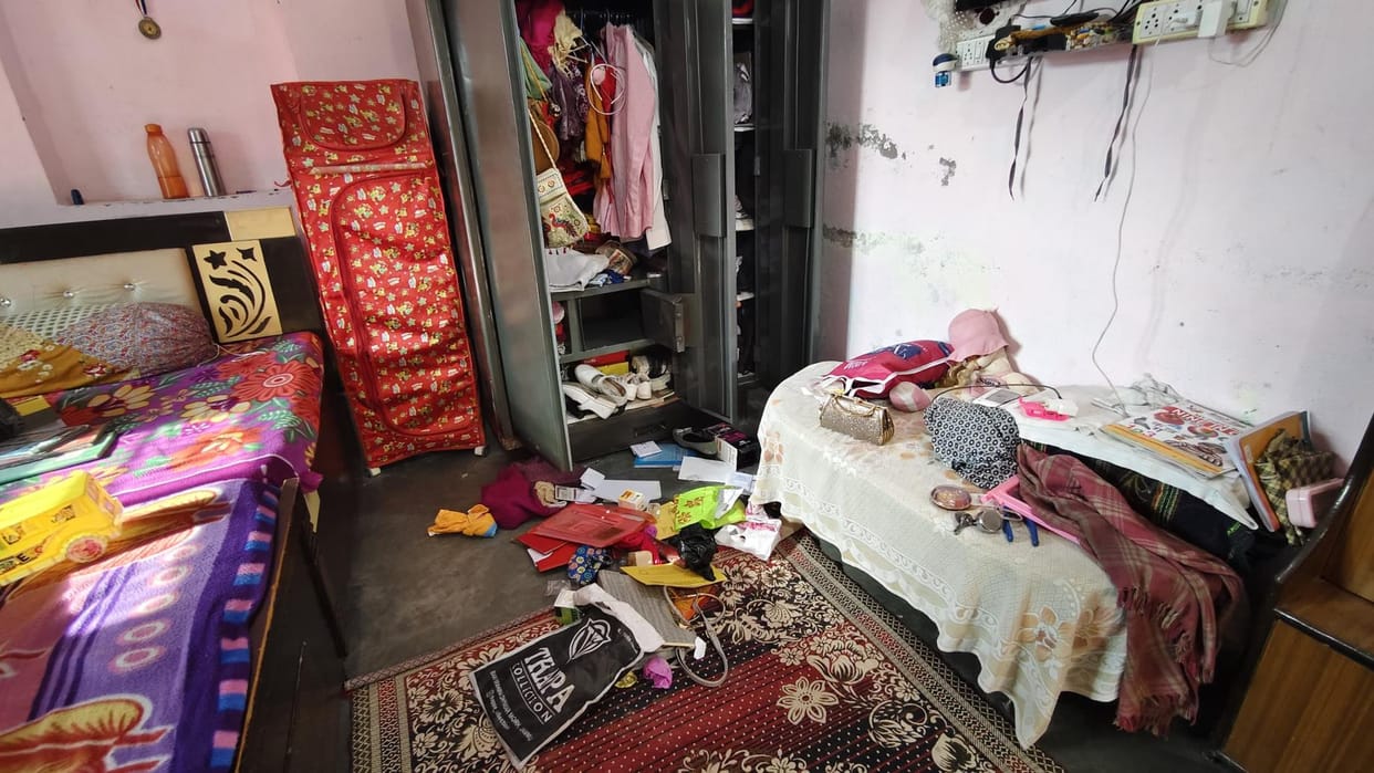 Theft in broad daylight at the house of retired army personnel, not even children's piggy banks were left behind.