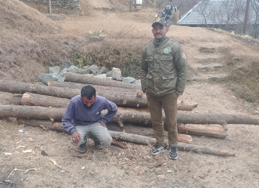 Three people traveling in pickup arrested with hashish