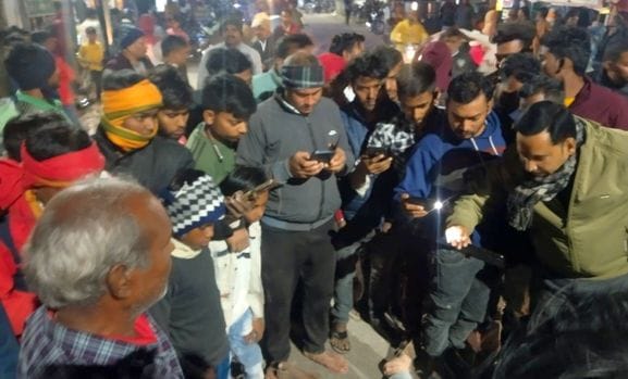 Angered by the lack of action, the injured lay on the road, jammed